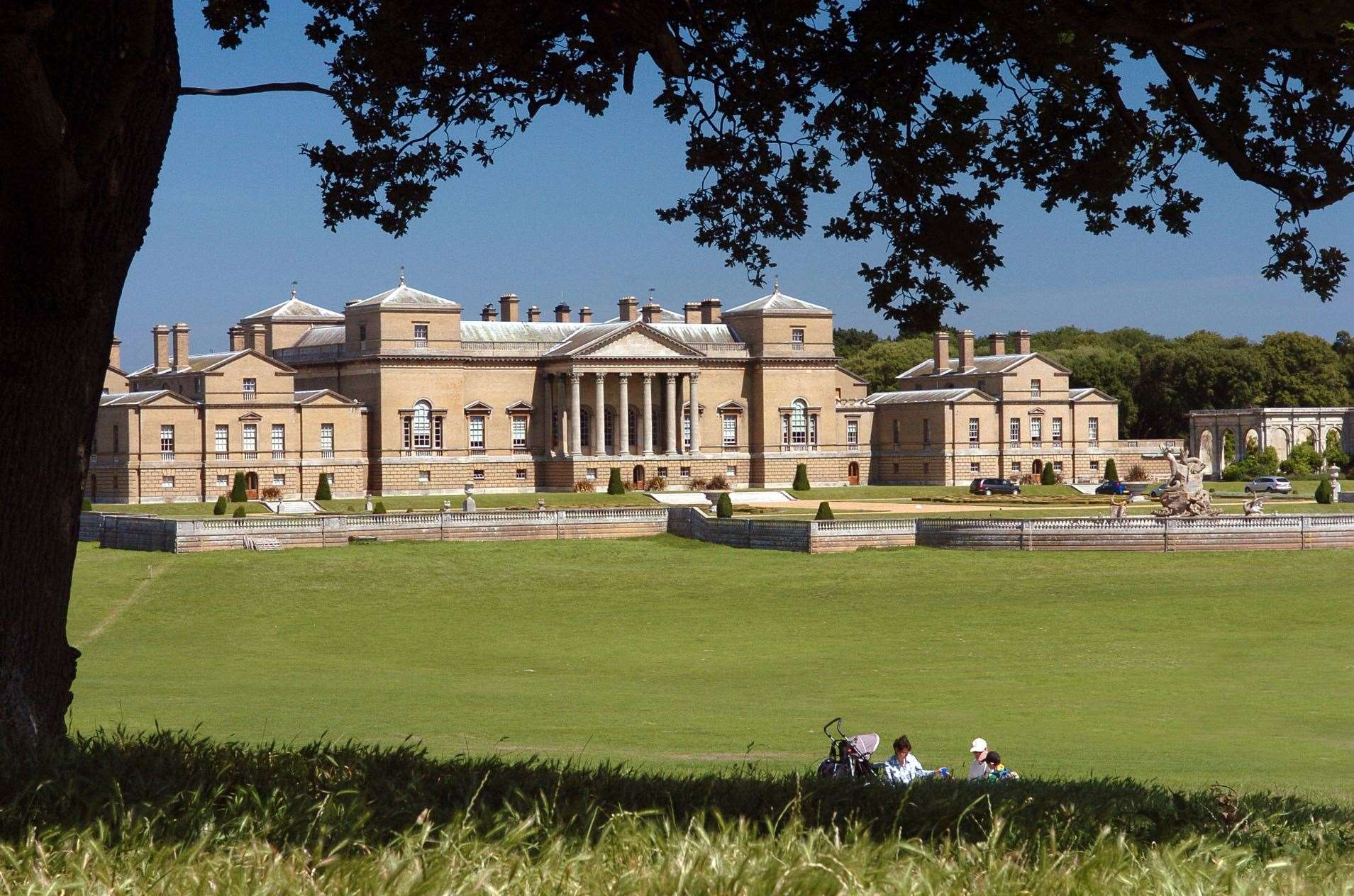 Halcom Hall Dads at Holkham Hall – malcolmsmusings.org